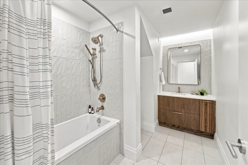 602-2550 Garden Drive, Vancouver, BC 