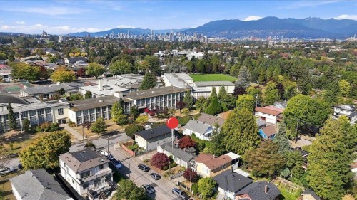 2219 25Th Avenue E, Vancouver, BC 