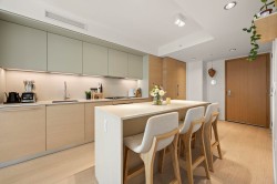 2007-1289 Hornby Street Vancouver, BC V6Z 0G7