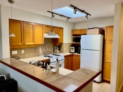 408-3580 41st Avenue WVancouver, BC V6N 3E6