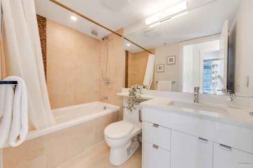 1106-2978 Glen Drive, Coquitlam, BC 