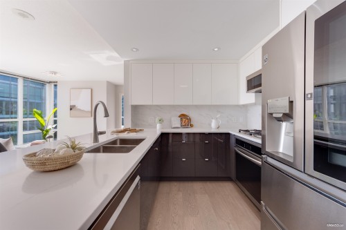1106-2978 Glen Drive, Coquitlam, BC 