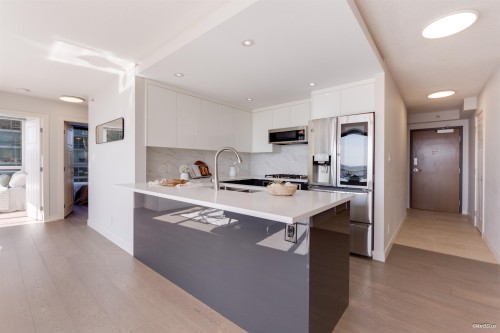 1106-2978 Glen Drive, Coquitlam, BC 