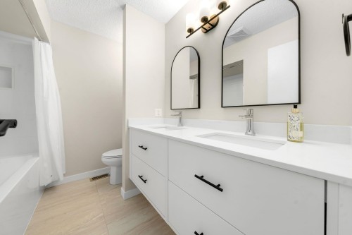 2763 Violet Street, North Vancouver, BC 