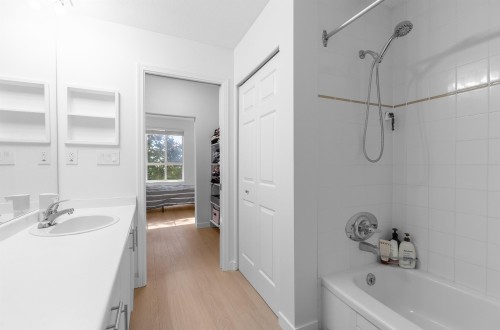 202-7300 Gilbert Road, Richmond, BC 