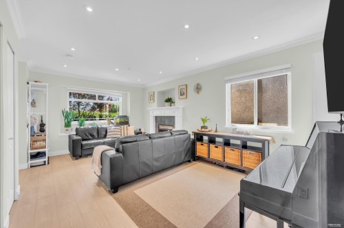 6925 Main Street, Vancouver, BC 