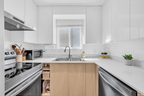 6925 Main Street, Vancouver, BC 