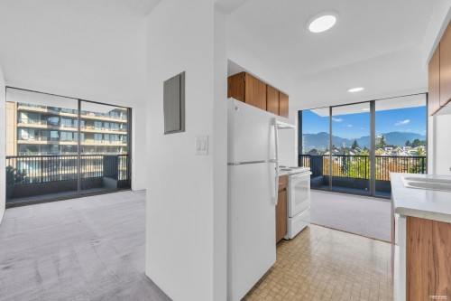 806-3760 Albert Street, Burnaby, BC 