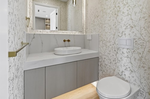 3290 48Th Avenue E, Vancouver, BC 