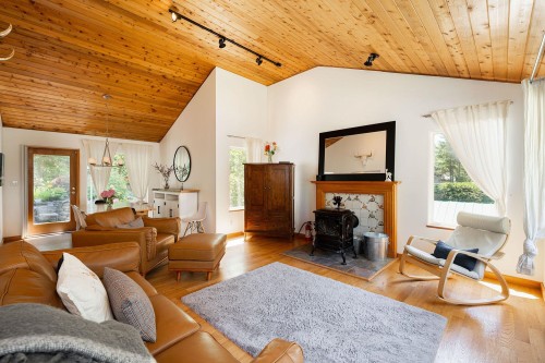 1529 Whitesails Drive, Bowen Island, BC 