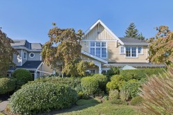 2015 Esquimalt Avenue West Vancouver, BC V7V 1S3