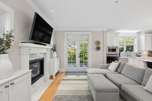 2015 Esquimalt Avenue, West Vancouver, BC 