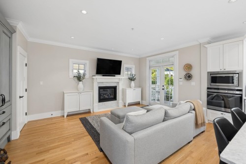 2015 Esquimalt Avenue, West Vancouver, BC 
