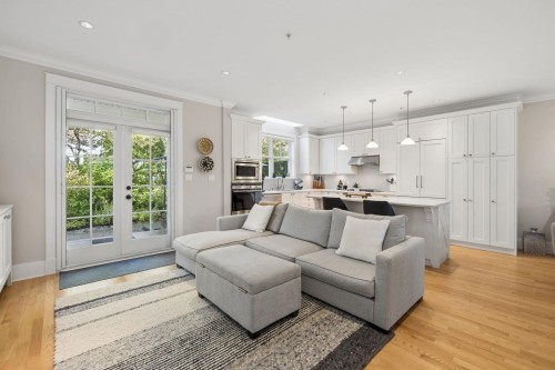 2015 Esquimalt Avenue, West Vancouver, BC 