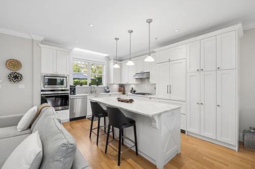 2015 Esquimalt Avenue, West Vancouver, BC 