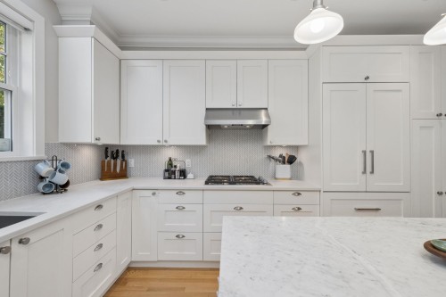 2015 Esquimalt Avenue, West Vancouver, BC 