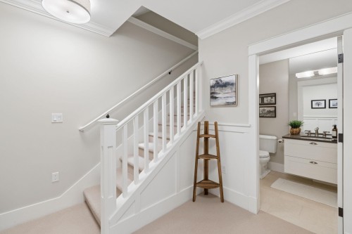 2015 Esquimalt Avenue, West Vancouver, BC 