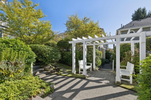 2015 Esquimalt Avenue, West Vancouver, BC 