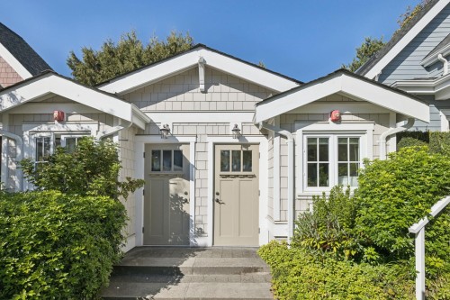 2015 Esquimalt Avenue, West Vancouver, BC 