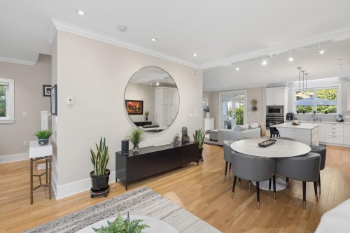2015 Esquimalt Avenue, West Vancouver, BC 