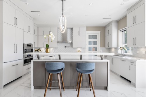 7571 Bridge Street, Richmond, BC 