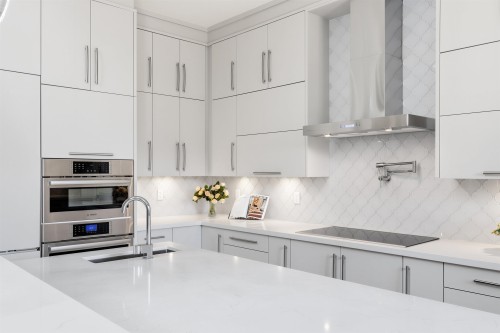7571 Bridge Street, Richmond, BC 