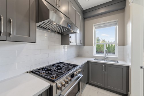 7571 Bridge Street, Richmond, BC 