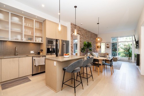 208-262 Salter Street, New Westminster, BC 