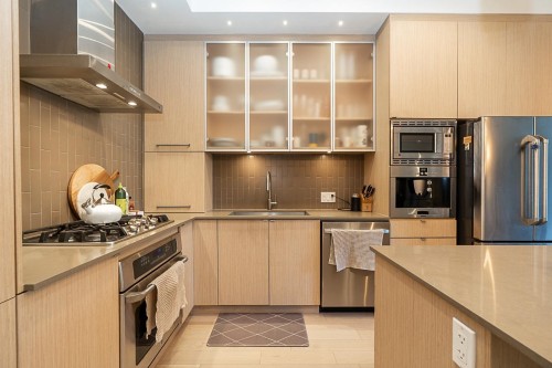 208-262 Salter Street, New Westminster, BC 