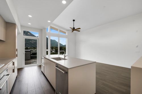 204-1502 Scott Crescent, Squamish, BC 