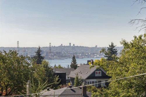 443 7Th Street E, North Vancouver, BC 