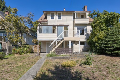 443 7Th Street E, North Vancouver, BC 
