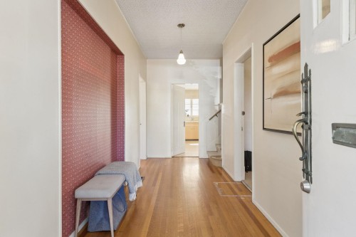 443 7Th Street E, North Vancouver, BC 