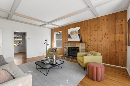 443 7Th Street E, North Vancouver, BC 