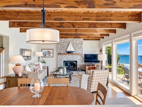 6577 Sunshine Coast Highway, Sechelt, BC 