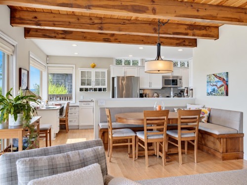 6577 Sunshine Coast Highway, Sechelt, BC 