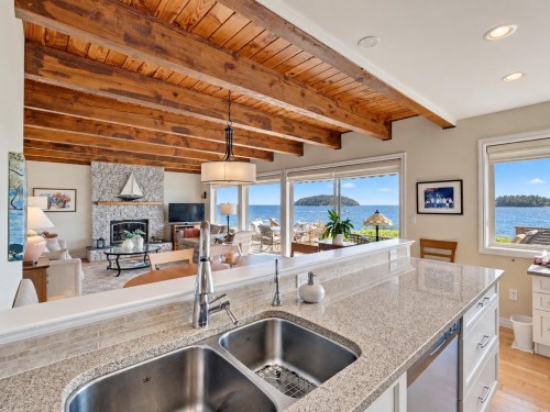 6577 Sunshine Coast Highway, Sechelt, BC 