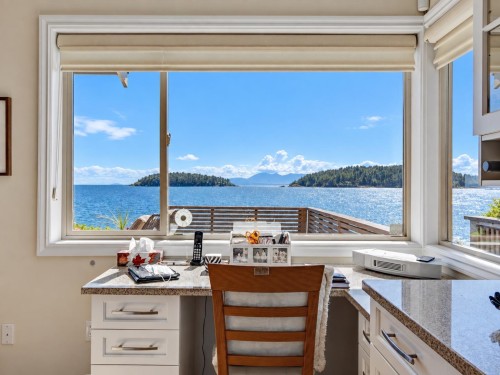 6577 Sunshine Coast Highway, Sechelt, BC 