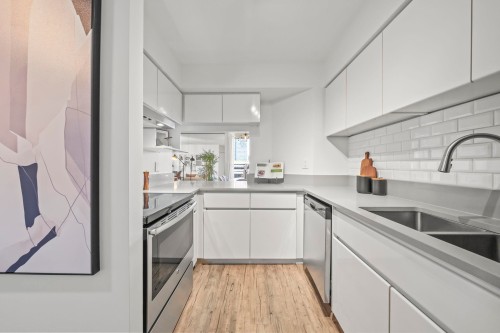 1504-3771 Bartlett Court, Burnaby, BC 