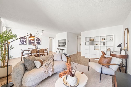 1504-3771 Bartlett Court, Burnaby, BC 
