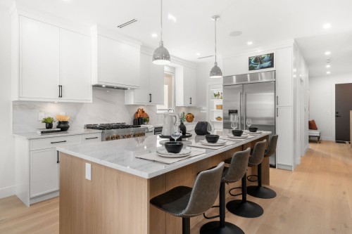 1350 Ross Road, North Vancouver, BC 