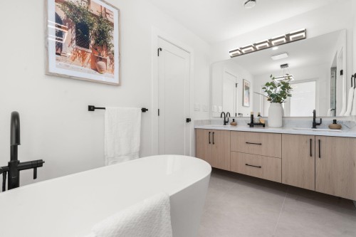 1350 Ross Road, North Vancouver, BC 
