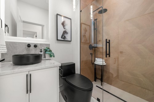 1350 Ross Road, North Vancouver, BC 