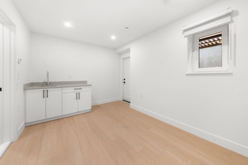 1350 Ross Road, North Vancouver, BC 