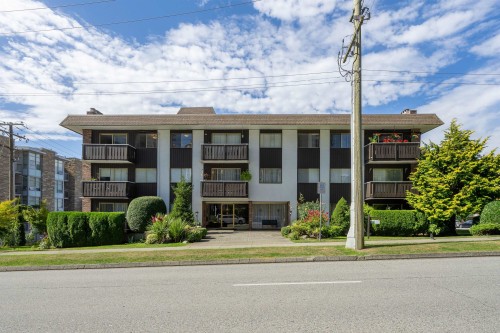 302-1345 Chesterfield Avenue  North Vancouver, BC V7M 2N1