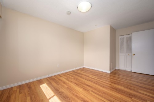 302-1345 Chesterfield Avenue, North Vancouver, BC 
