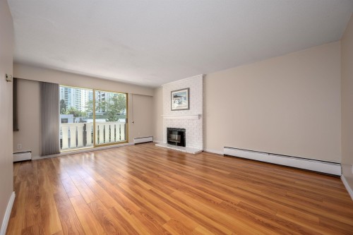 302-1345 Chesterfield Avenue, North Vancouver, BC 