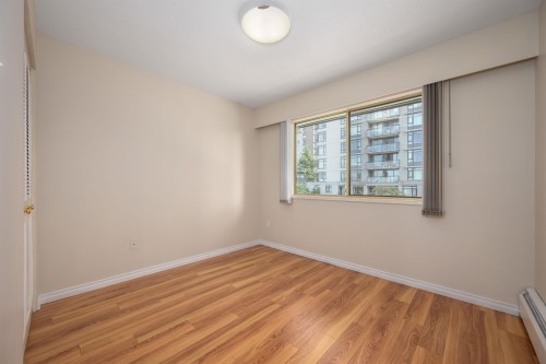 302-1345 Chesterfield Avenue, North Vancouver, BC 