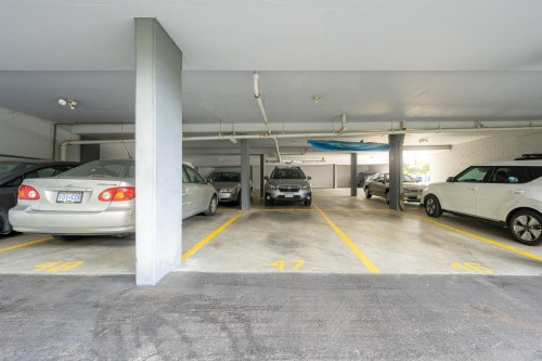 302-1345 Chesterfield Avenue, North Vancouver, BC 