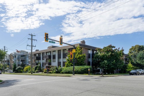 302-1345 Chesterfield Avenue, North Vancouver, BC 